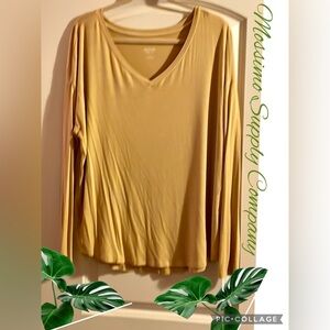 🌻 Mossimo Company🌻 gold long sleeve V neck pullover Tee Super soft & stretchy XL